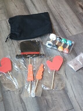 Build A Snowman Kit Hands Nose Top Hat Eyes Set with Black Storage Pouch